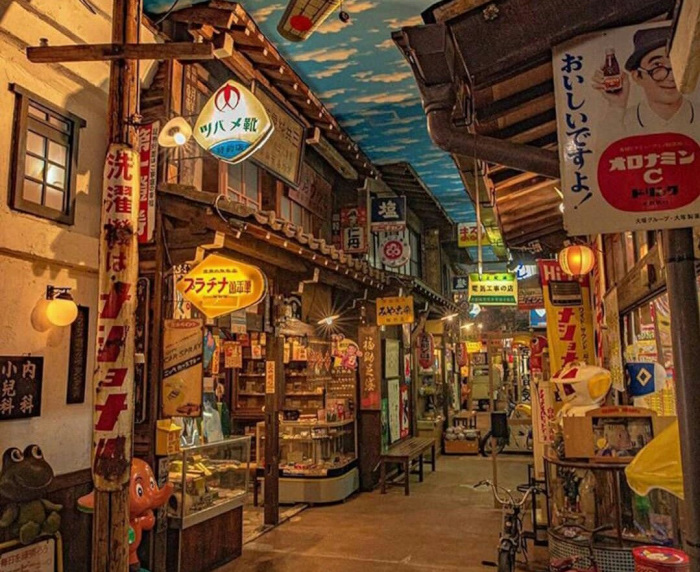 The nostalgic bustle of Showa Japan